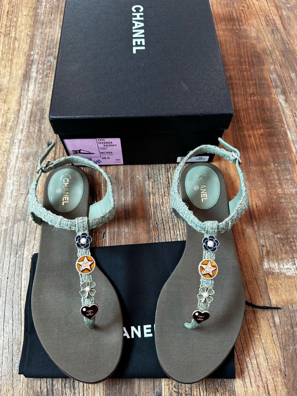 CHANEL Women's Sandals with Green Straps-Thongs,Tweed brand new with box